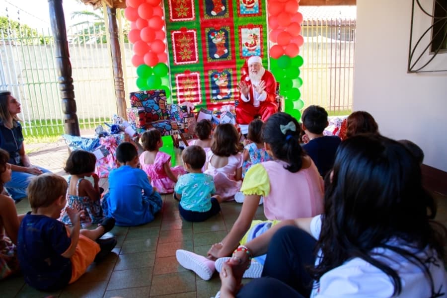 Empresas atendem pedidos de Natal de crianças da Casa de Acolhimento Espaço Vida