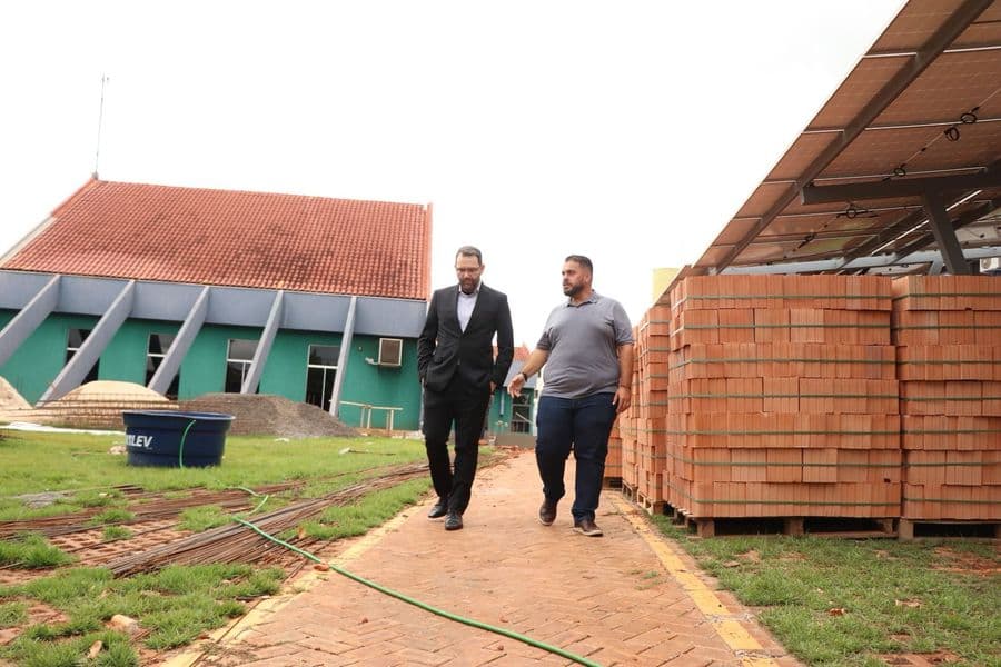 Presidente do Legislativo convida Juiz para conhecer reforma no prédio da Câmara