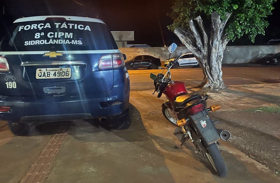 Polícia Militar flagra motocicleta sem placa e condutor sem CNH em Sidrolândia
