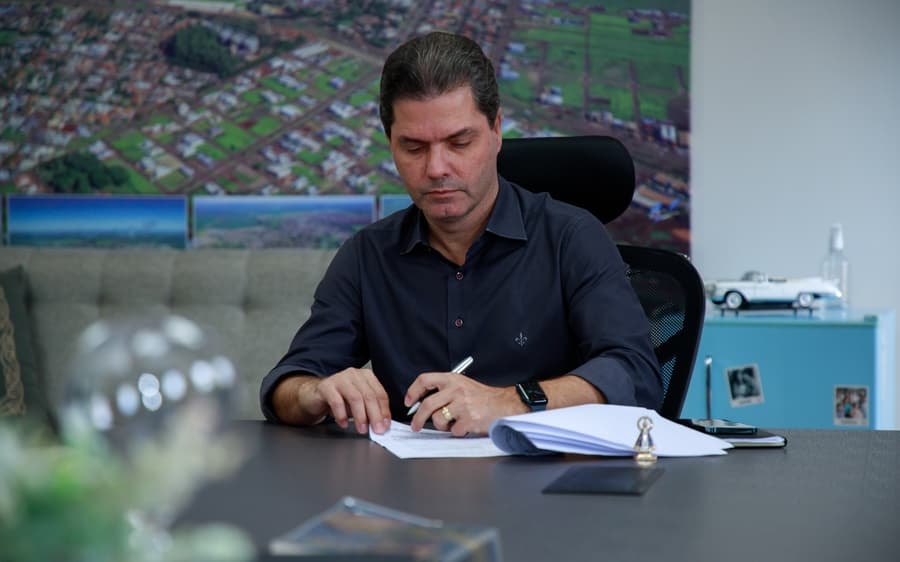 Prefeito pede aprovação da Câmara para reajuste de servidores e criação de cargo de Intérprete de Libras