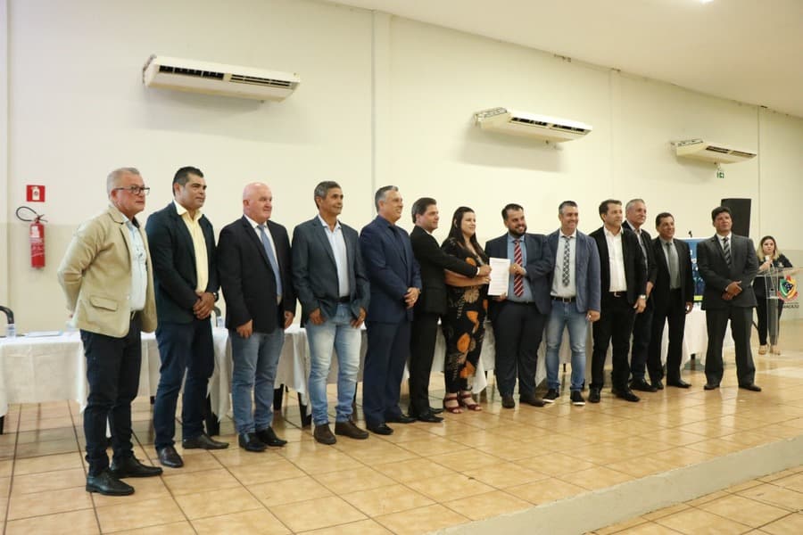 Prefeito atende pedido dos vereadores e vai implementar plano de saúde aos servidores municipais