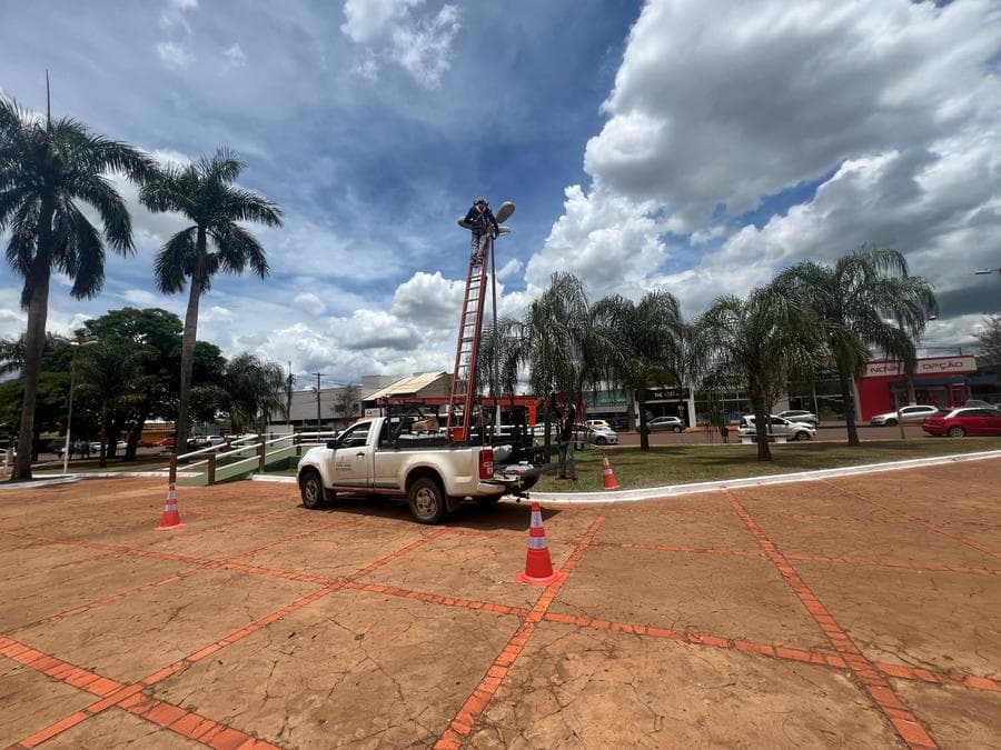 Energisa inicia instalação de luminárias de LED, após convênio com Prefeitura