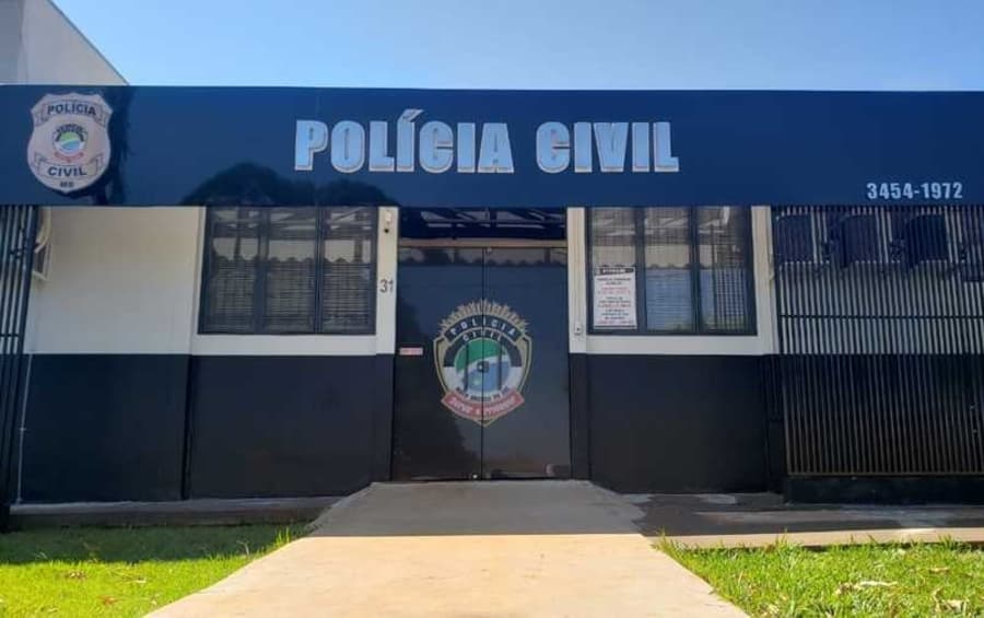 Vendedor aplica golpe, cobra dois mil reais a mais em máquina de cartão e foge