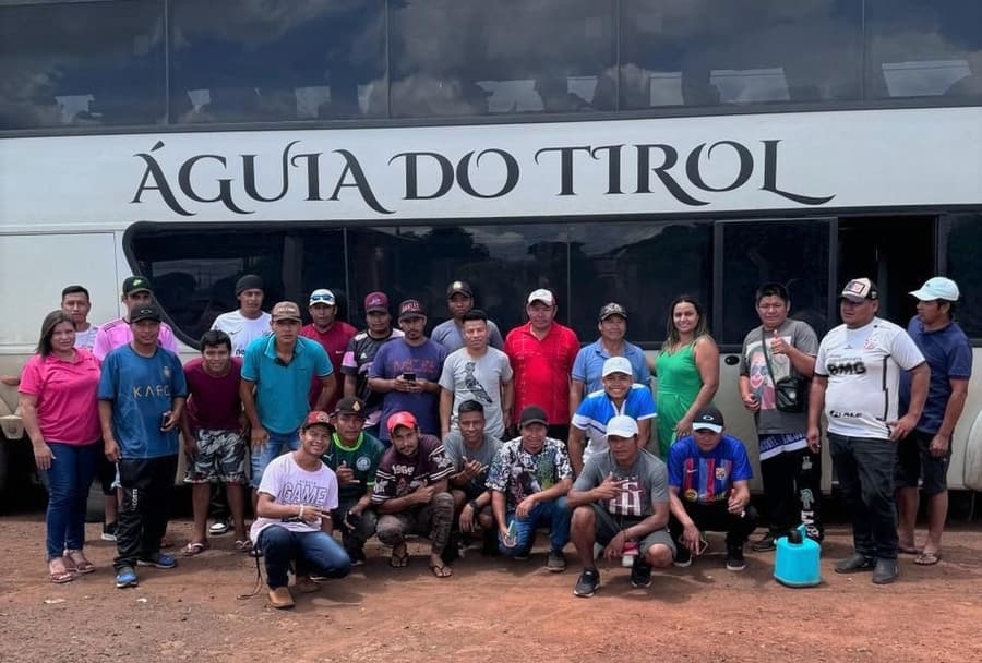 Trabalhadores indígenas embarcaram para a colheita da maçã no RS