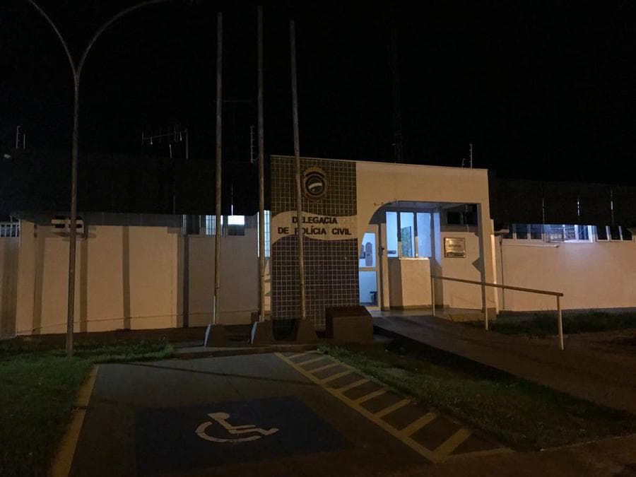 Ladrões arrombam porta de residência no Bairro São Bento e furtam diversos pertences
