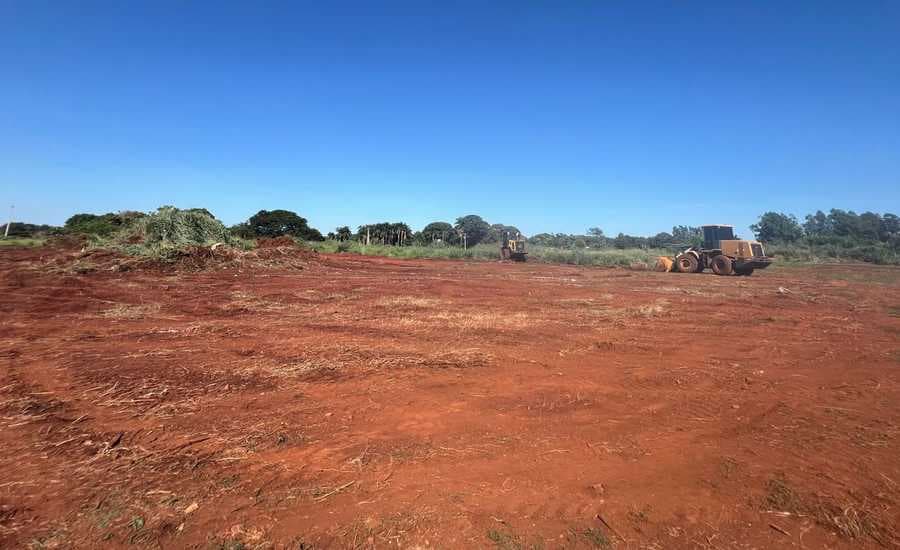 Área onde serão construídas casas do Lote Urbanizado é limpa pela Prefeitura