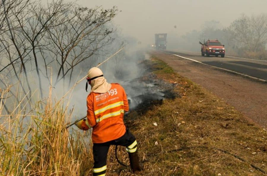 Fogo e fumaça se intensificam no Pantanal e combate aos incêndios em MS continua a ter reforços