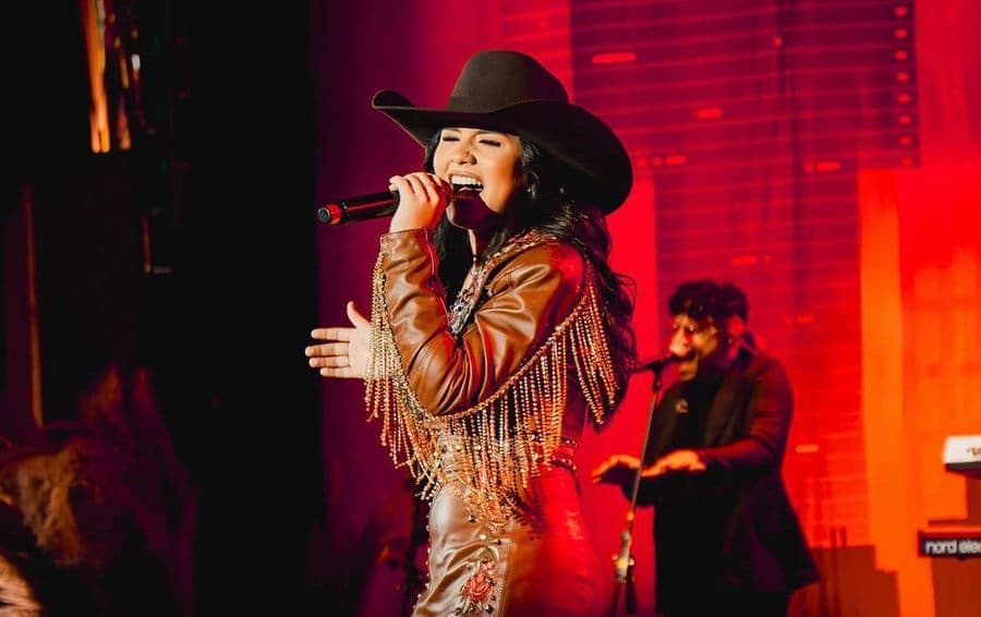 É hoje na Expo Sidrolândia: Show de Fiorella, cantora paraguaia que promete ser sucesso internacional