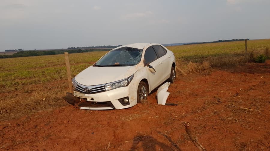 Sidrolandense se distrai com cachorro no banco do passageiro e capota carro