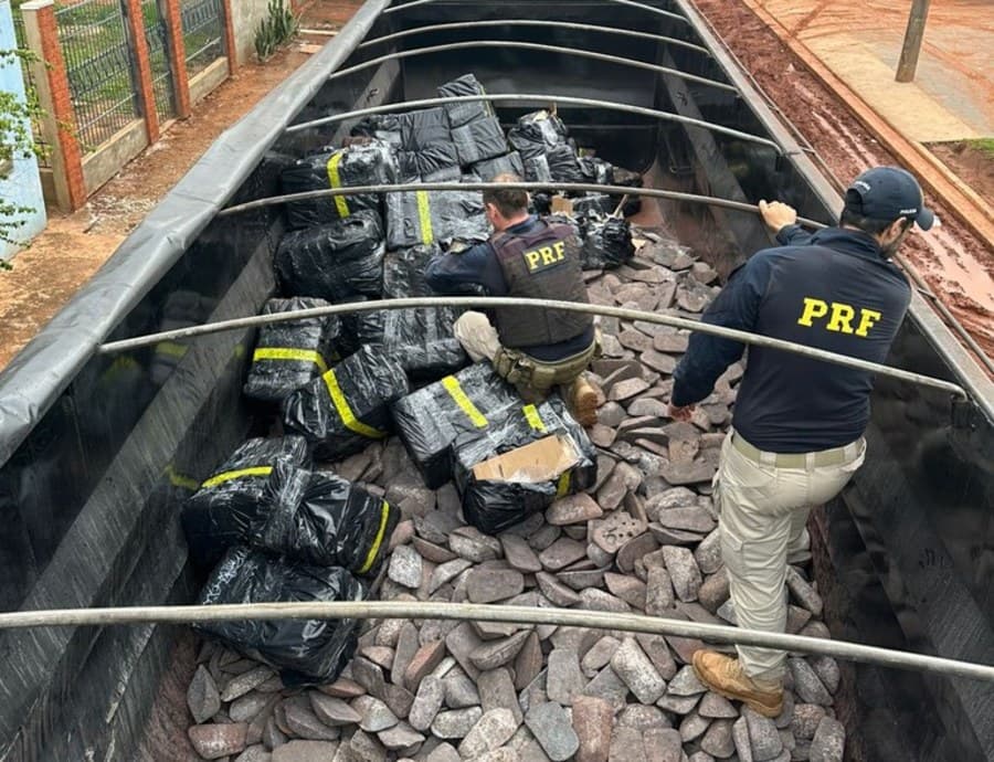 Polícia Rodoviária Federal apreende 2,6 toneladas de maconha e munições em Campo Grande