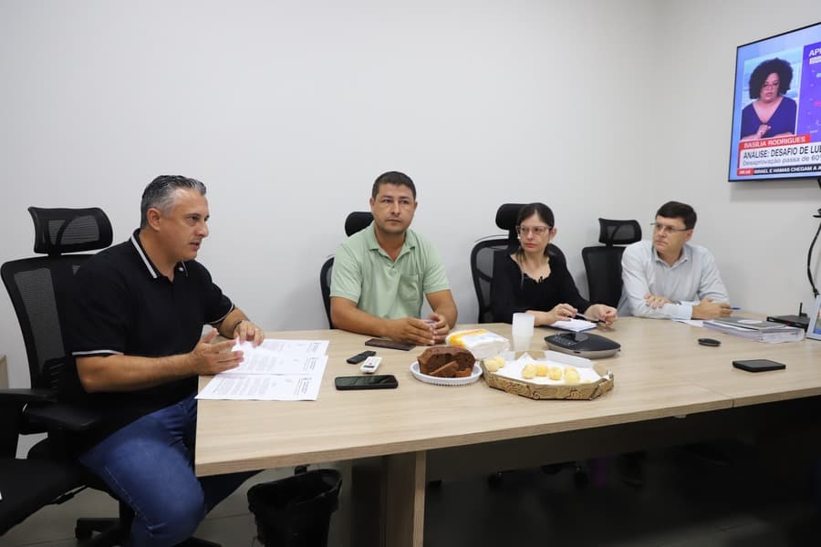 Aumento salarial para servidores municipais: projeto de Lei é entregue para a Câmara Municipal