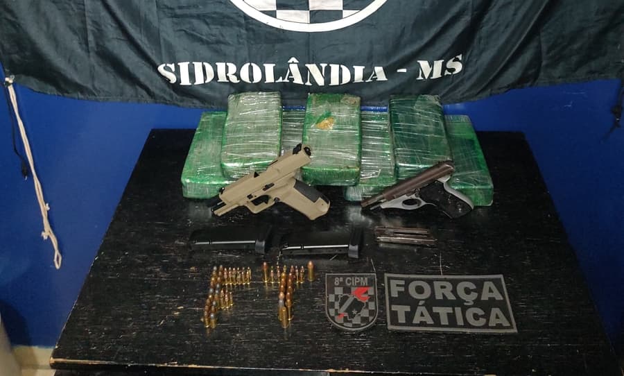 Força Tática apreende pistolas, munições e drogas no Bairro São Bento
