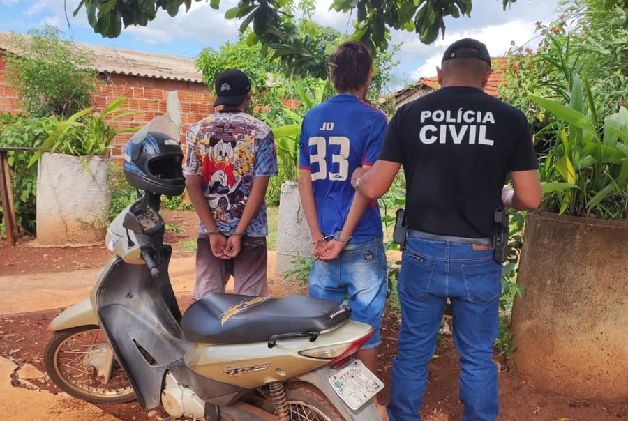 Polícia Civil recupera moto furtada em 2h e prende dupla de traficantes em Maracaju