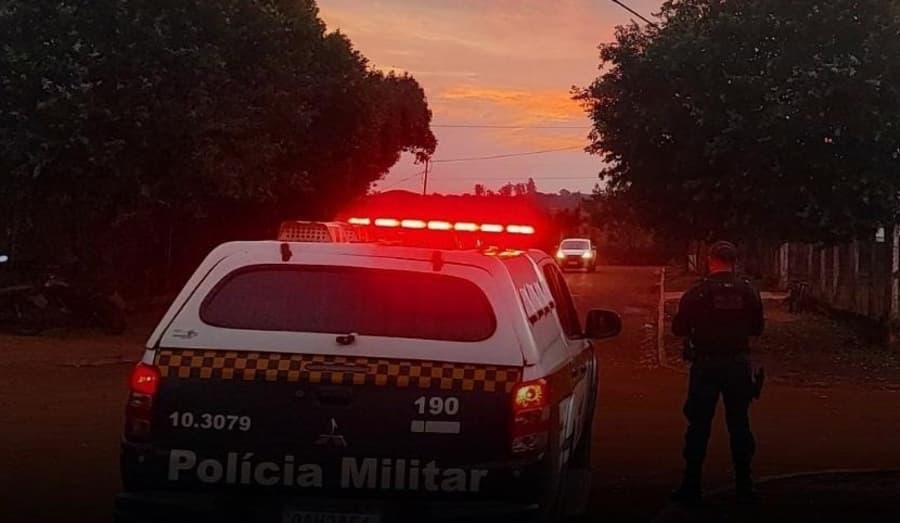 Durante tentativa de prisão, autor de diversos furtos em Sidrolândia avança contra policial usando faca e é baleado