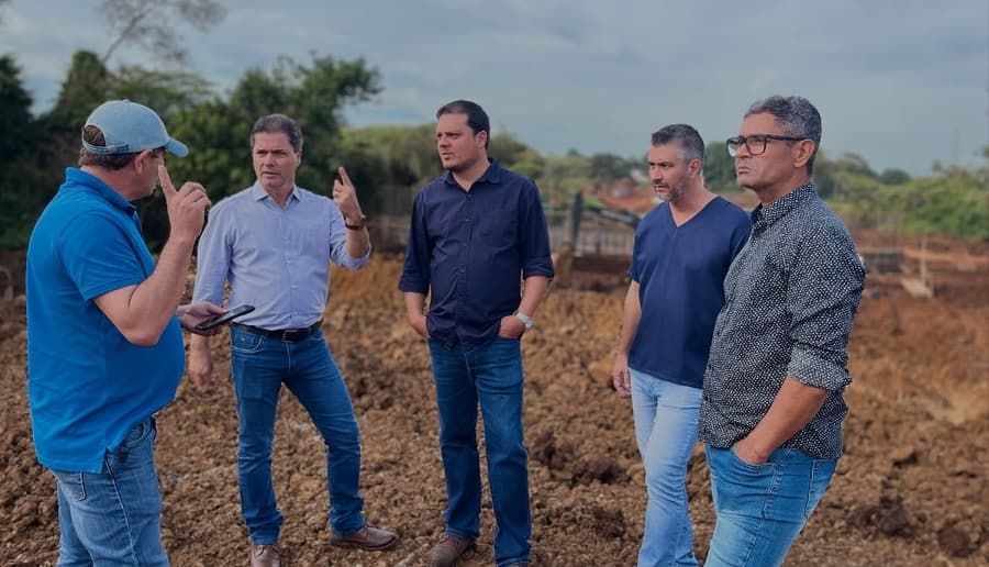 Prefeito Marcos Calderan e vereadores realizam visita técnica na obra de extensão da Av. Senador Filinto Muller