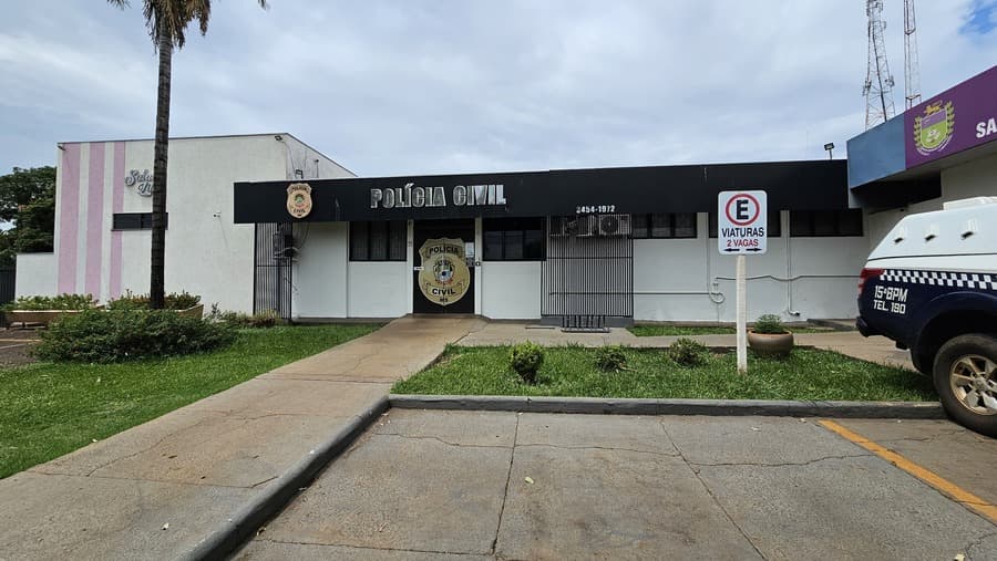 Em Maracaju, homem agride a esposa, destrói a moto dela com facão e foge
