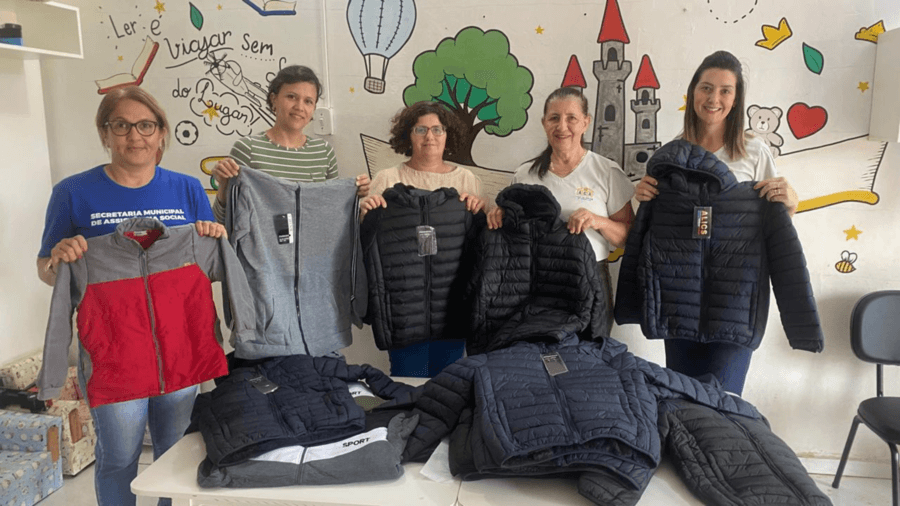 Casa da Amizade doa casacos e moletons ao Espaço Vida e reforça compromisso com o acolhimento institucional