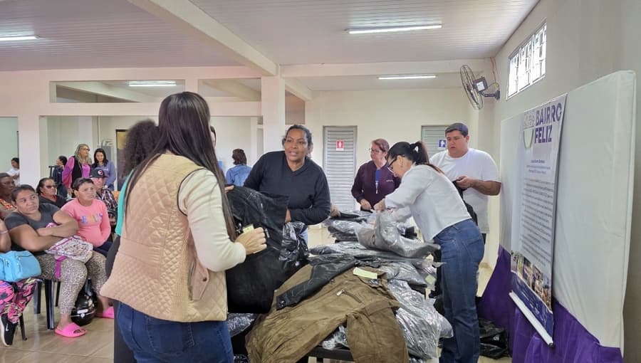 Primeira-Dama de Maracaju coordena doação de agasalhos da Receita Federal a projetos da Assistência Social