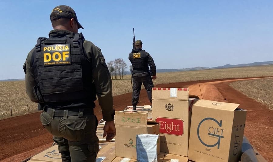 Em Maracaju, DOF apreende carreta com R$ 2,2 milhões em cigarros e agrotóxicos contrabandeados