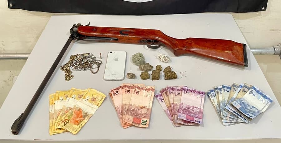 Força Tática do 15º BPM realiza operação e apreende drogas e arma de fogo em Maracaju
