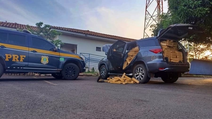 Menor de idade é apreendido com SW4 roubada e carregada com 1,3 tonelada de maconha na BR-060