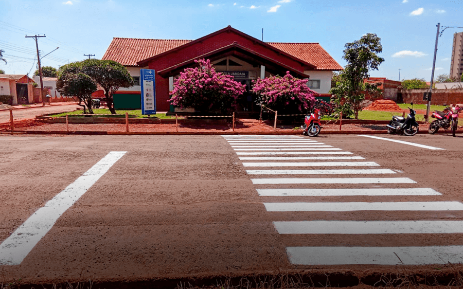 Ditran realiza revitalização de faixas de pedestres e áreas de conflito em Sidrolândia