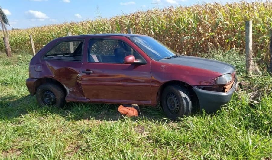 PMR encontra 538 Kg de maconha em carro após condutor bater contra guard rail