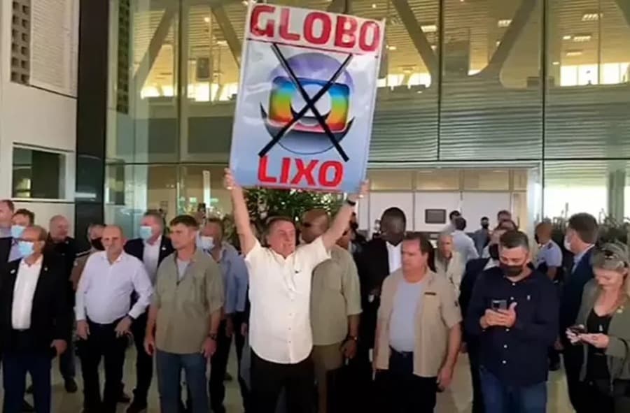 Bolsonaro decide esquecer 'rixa' com TV Globo e dobra gastos com publicidade na emissora