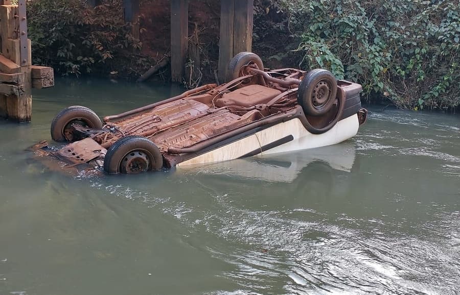 Tragédia: Em Sidrolândia, veículo Strada cai no Rio Vacaria e deixa vítima fatal