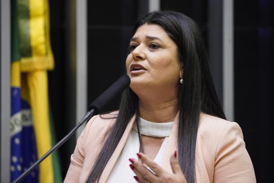 Rose Modesto comemora a aprovação da PEC 11, que trata do piso salarial da enfermagem