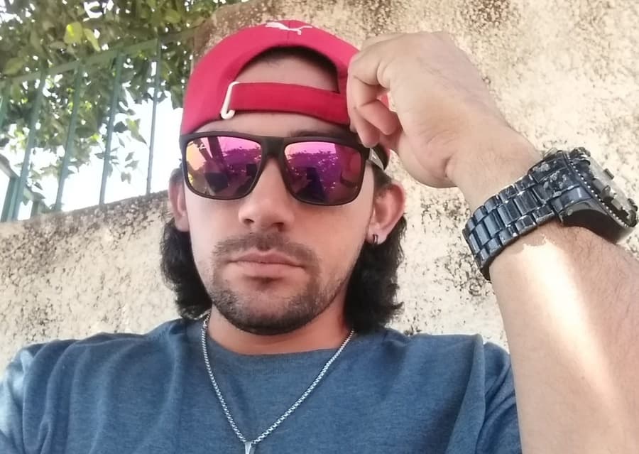 Homem morre após perder o controle de carro e bater em árvore na MS-162