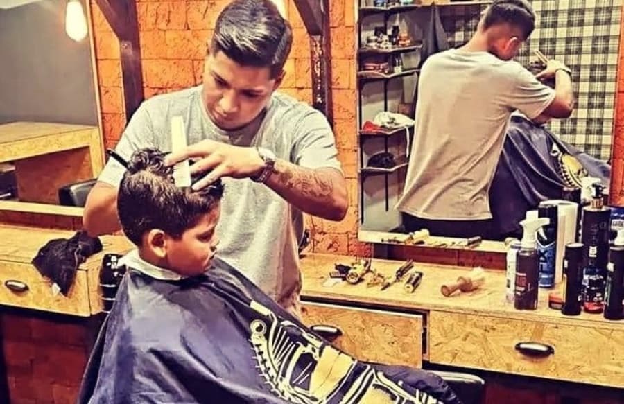 Na Spazen tem promoção: Em qualquer corte masculino você ganha refri ou cerveja