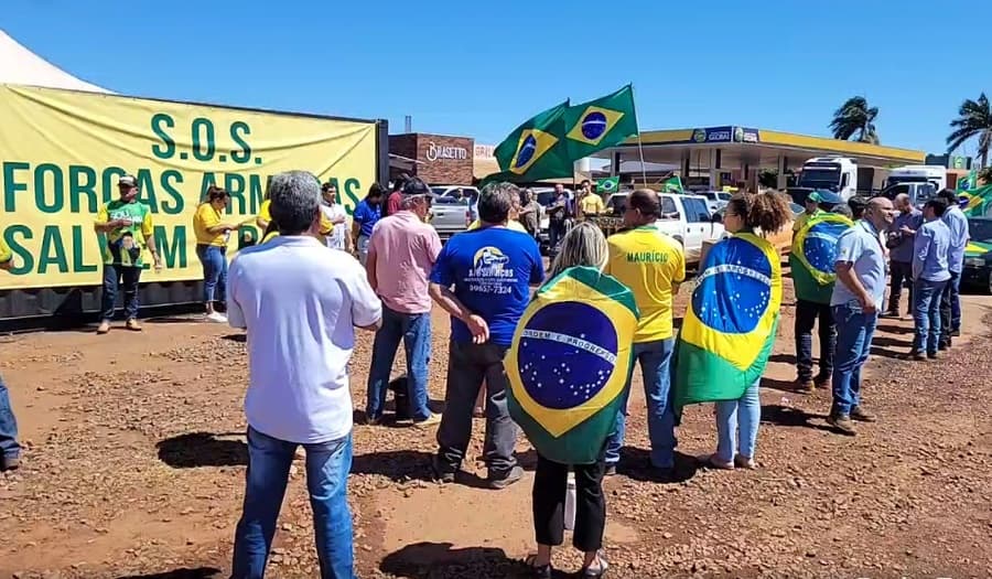 Em protesto, empresários suspendem atendimento de 150 empresas no município