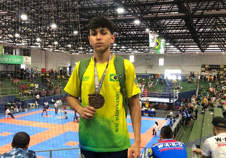 Sidrolandense é medalha de bronze em Campeonato Pan-Americano de Kickboxing