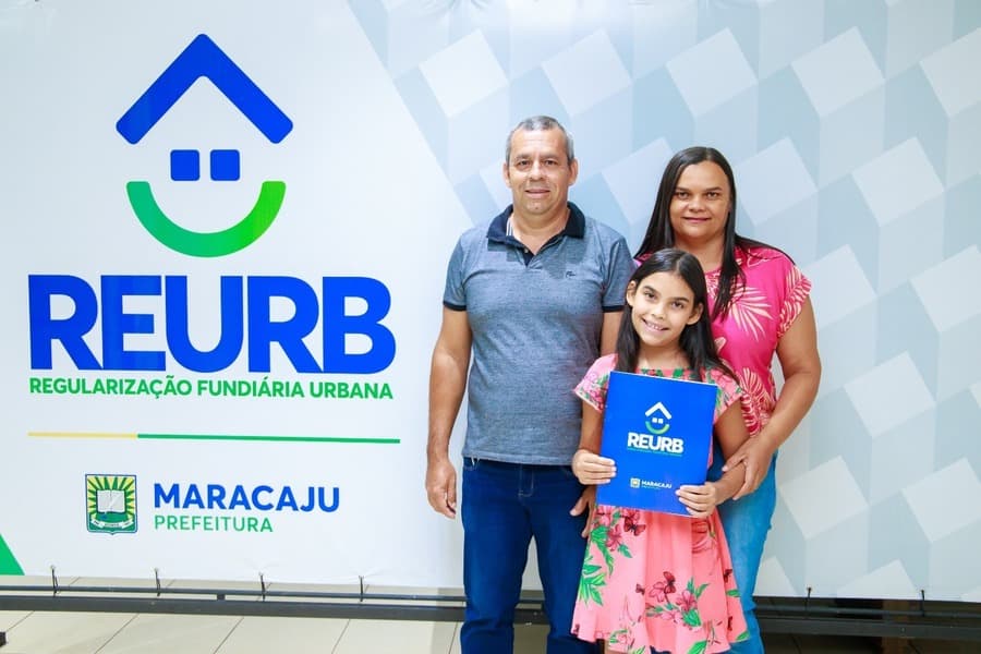 Com a REURB, Prefeitura entrega títulos de propriedade para 50 famílias de Maracaju