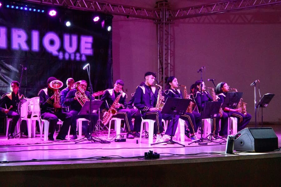 Organizado pela prefeitura, Natal Vida e Luz valoriza cultura na praça central de Maracaju