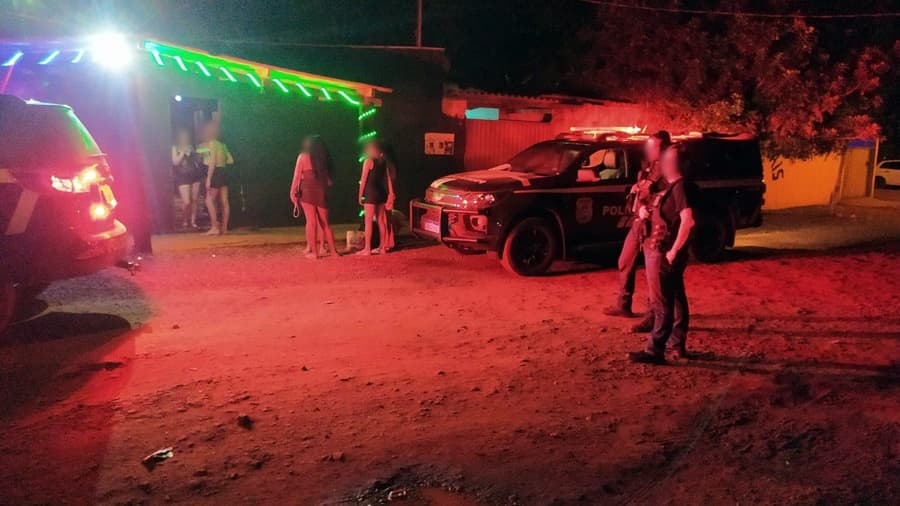 Polícia fiscaliza boates e prende suspeita de exploração sexual de menores em Sidrolândia