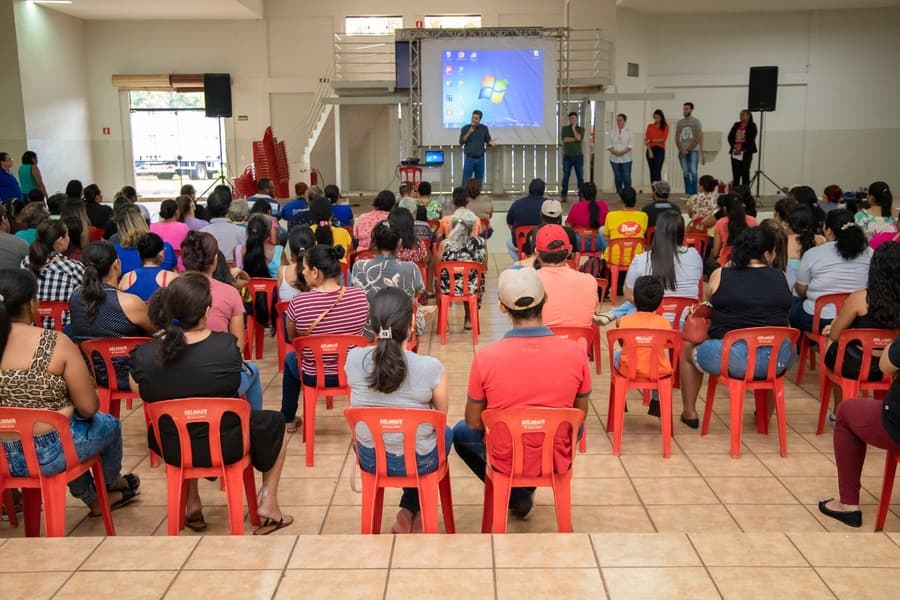 Prefeitura realiza reunião com famílias beneficiadas no Programa Lote Urbanizado