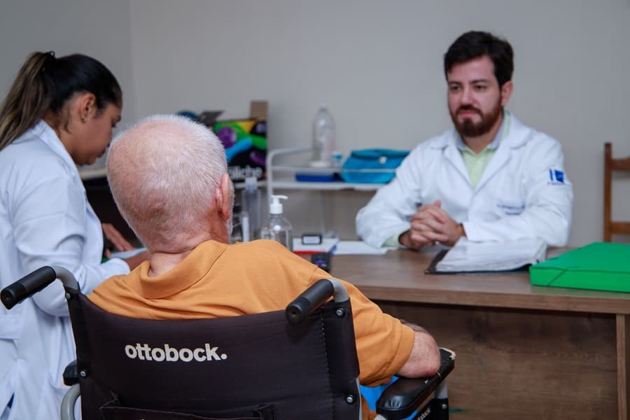 Prefeitura de Maracaju leva atendimento de Médico Neurologista para o Lar do Idoso