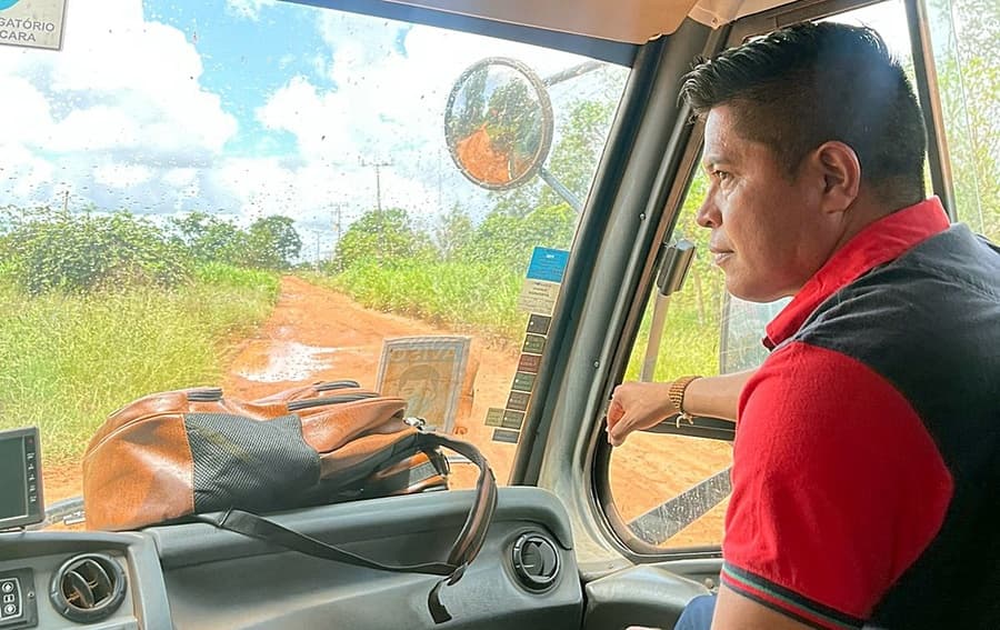 Presidente da Câmara fiscaliza transporte escolar na área rural e lamenta situação das estradas
