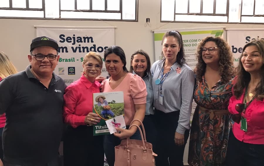 Famílias comemoram o recebimento de Título de Propriedade e CCUs em Sidrolândia
