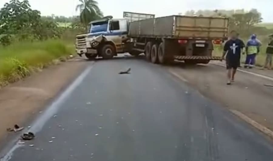 Motorista perde o controle e carreta atinge seis veículos na BR-060 em Sidrolândia