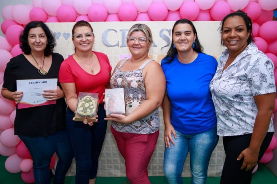 Prefeitura realiza curso de ovos de páscoa para mulheres atendidas pela Assistência Social