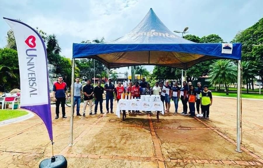 Ação Social da Igreja Universal atendeu diversas famílias na praça central de Sidrolândia