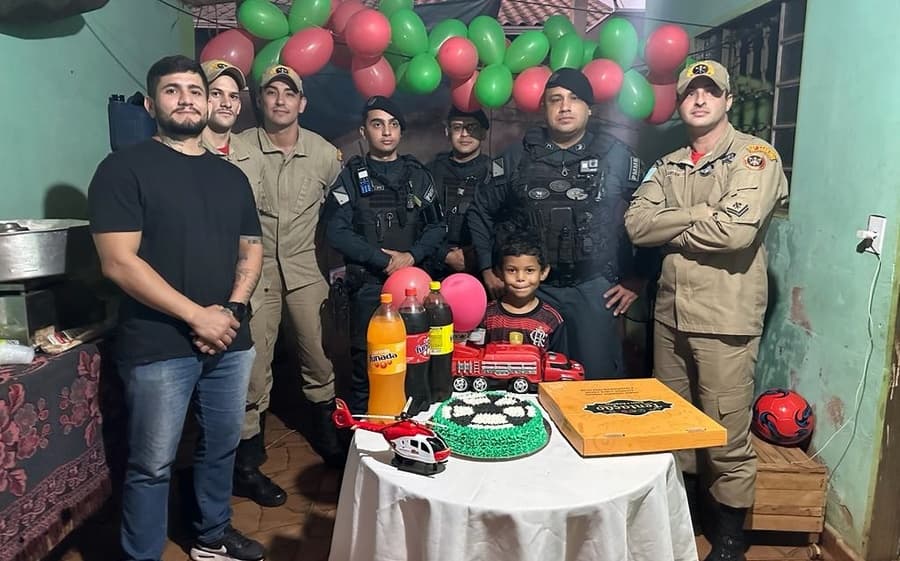 Menino que sonha ser Bombeiro recebe surpresa emocionante de aniversário