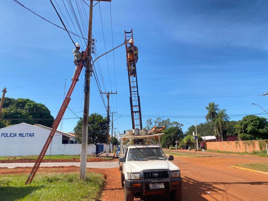 Prefeitura de Sidrolândia inicia instalação de lâmpadas de LED no Quebra Coco