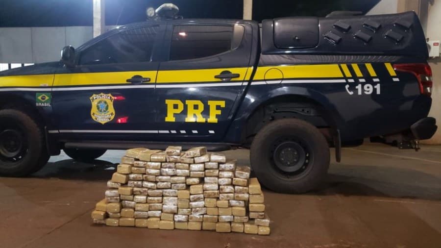 PRF apreende 99 Kg de maconha na BR-267 em Maracaju