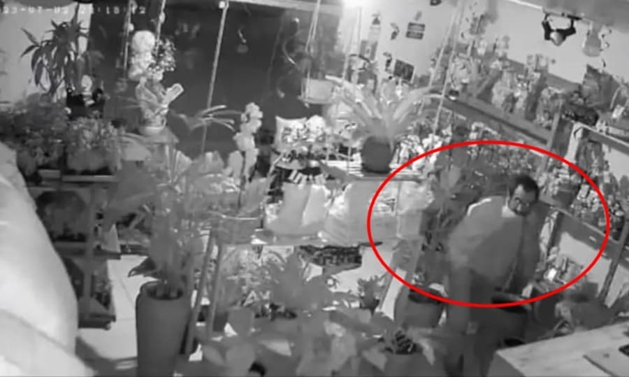 Ladrão invade floricultura no centro de Sidrolândia e é flagrado por câmera de segurança