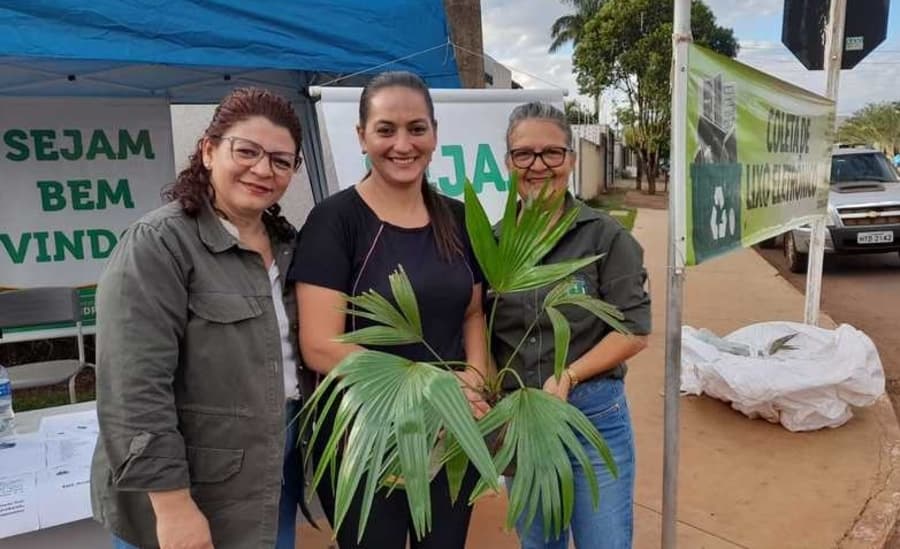 Durante a Feira do Brizola, Sederma trocou mudas por lixo eletrônico