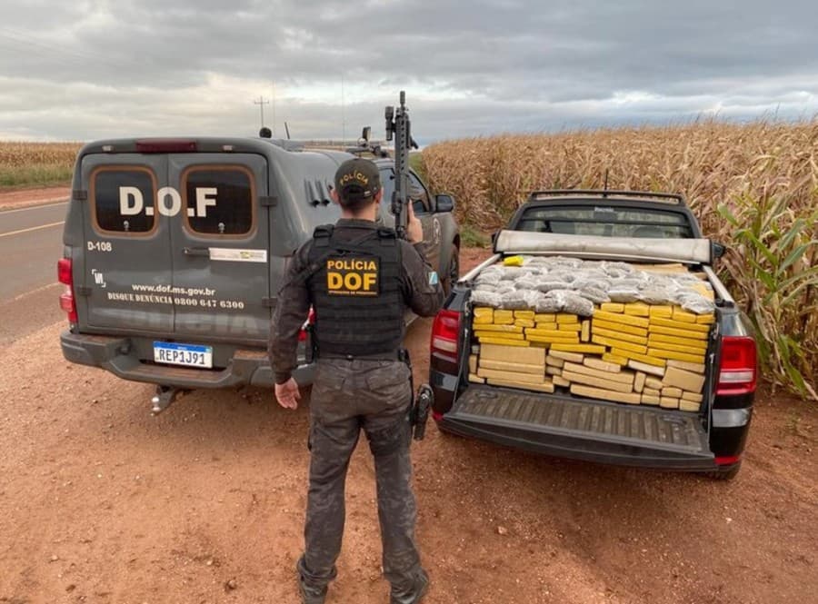 Jovem é preso com carga de droga avaliada em R$ 1,5 milhão e revólver calibre .38